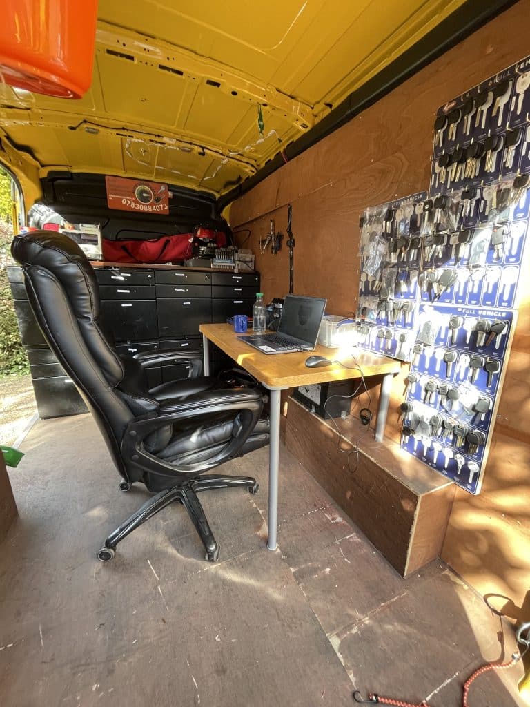 Car locksmith Van